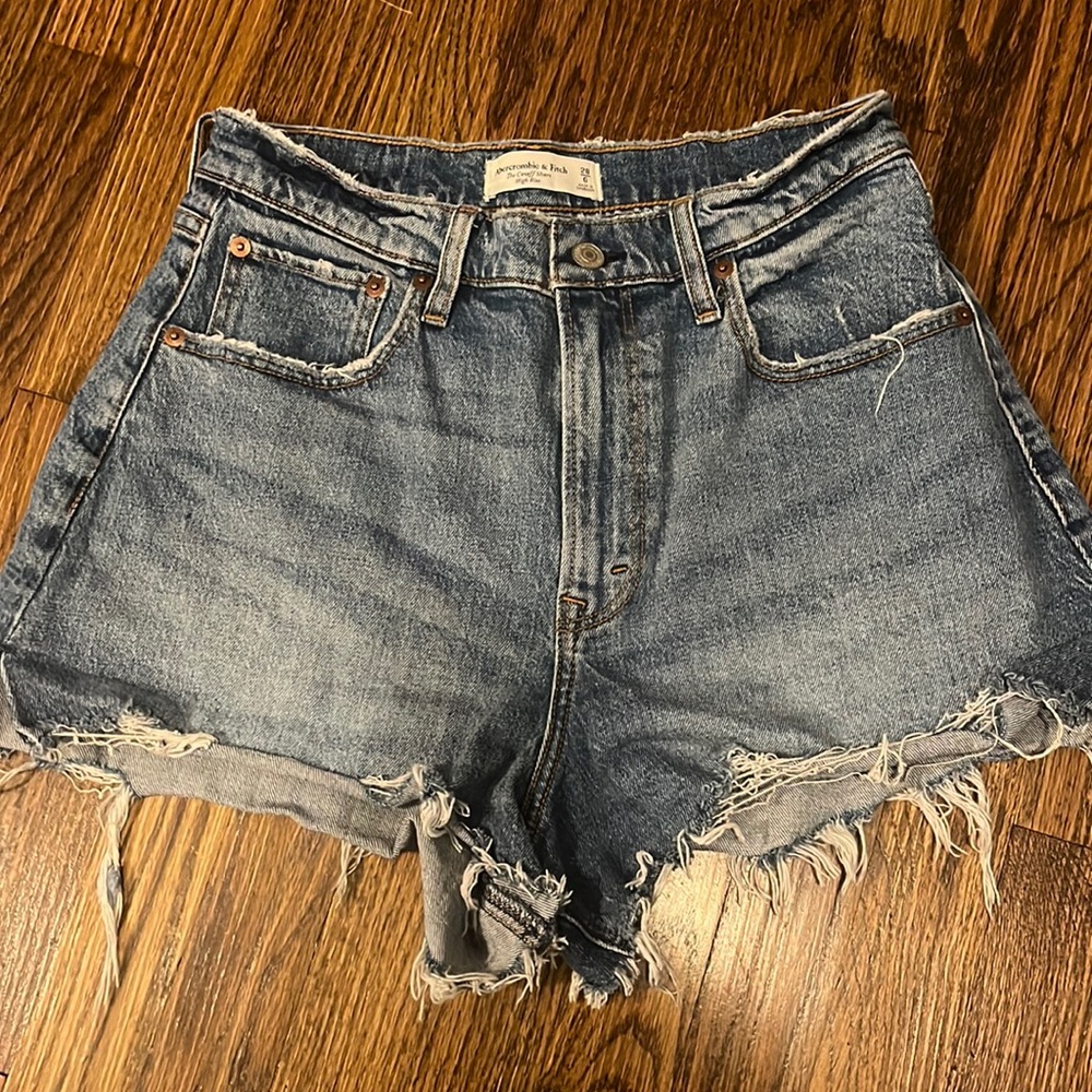 Abercrombie Jean Shorts 
The Cutoff Short
High Rise
28
6